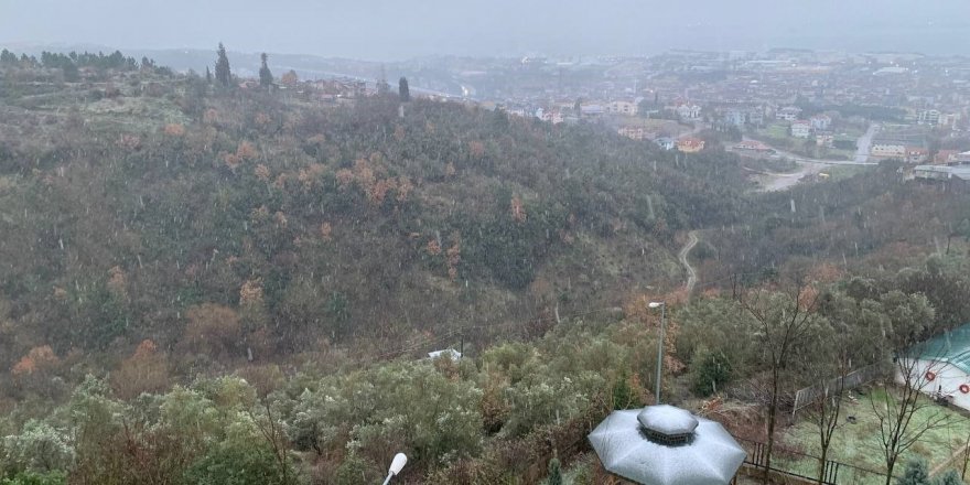 Kocaeli'de karla karışık yağmur etkili oluyor
