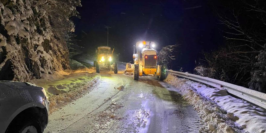 Büyükşehir karla mücadele ediyor