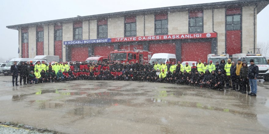 Büyükşehir’den deprem bölgesine ekipler gitmeye devam ediyor