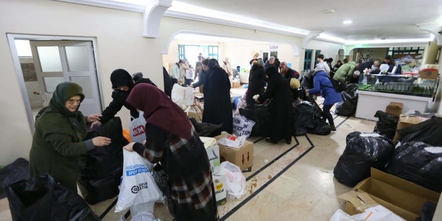 Deprem bölgesine 4 tır dolusu yardım