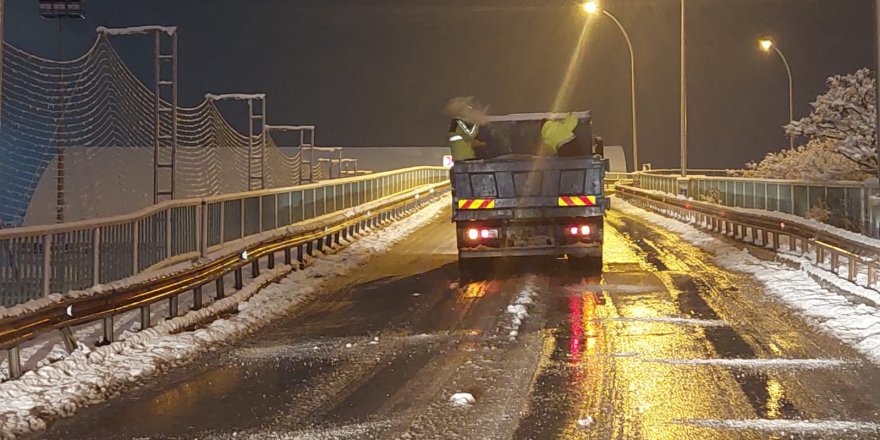 Kocaeli’de karla mücadele 7/24 sürüyor