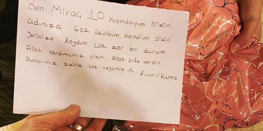 Depremde miniklerden duygulandıran hareket