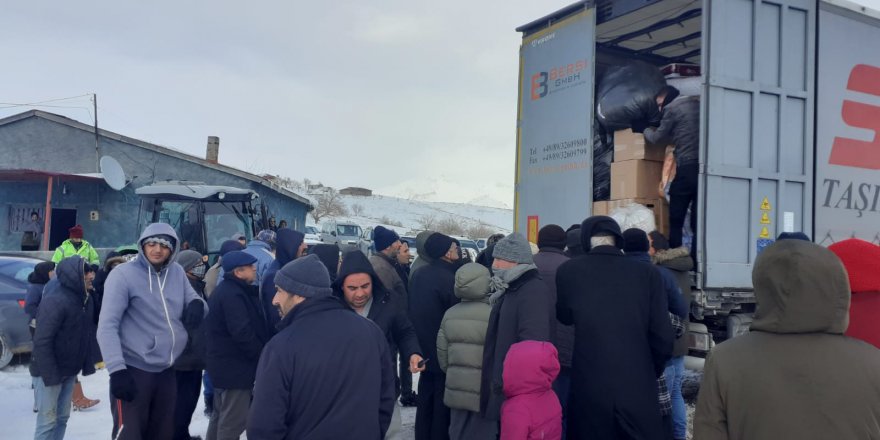 İzmit Belediyesi tırları deprem bölgesine ulaştı