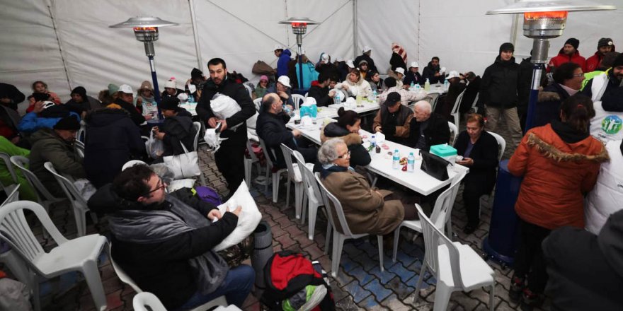 Büyükşehir 156 araç ve 524 personelle deprem bölgesinde