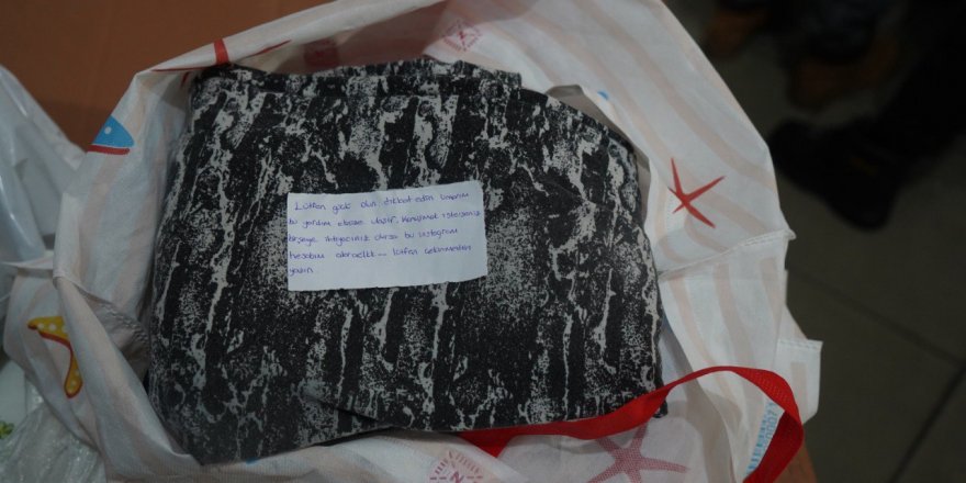 Yardım paketlerinden çıkan sevgi ve merhamet dolu notlar