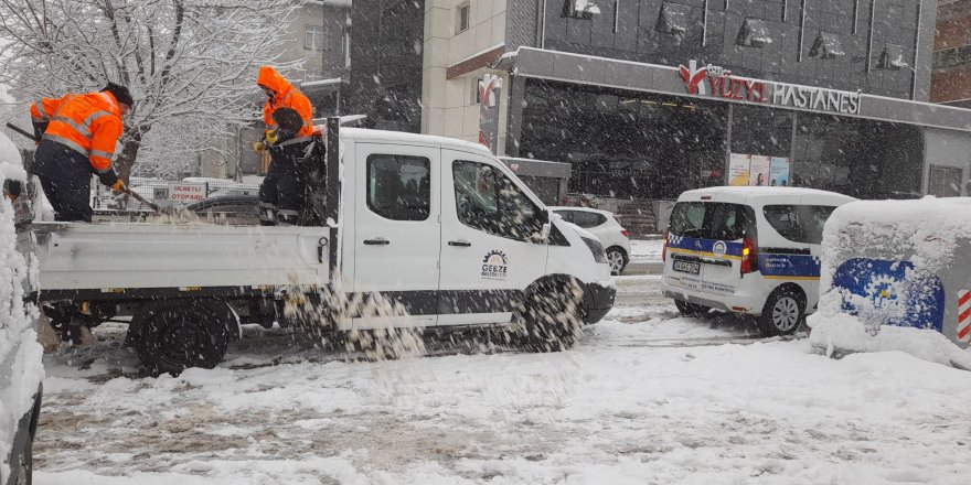 Gebze’de karla mücadele hız kesmiyor