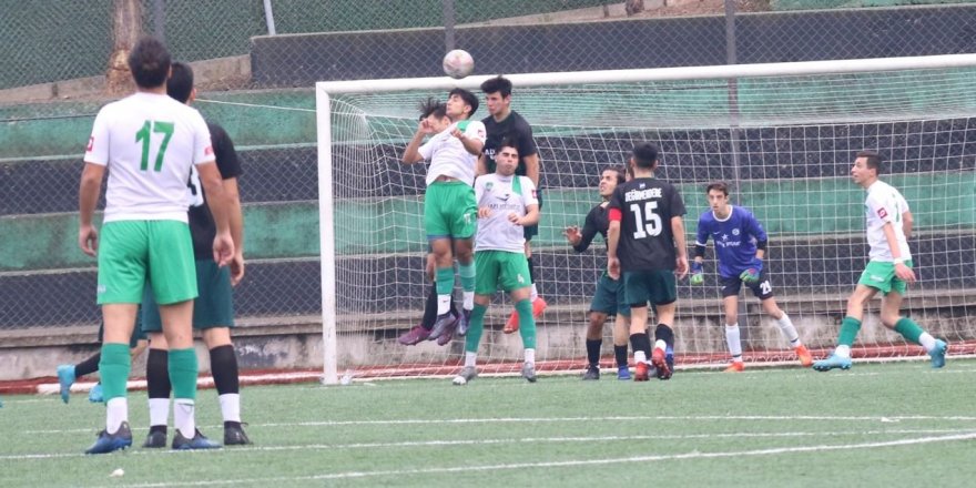 D.Birlik ve Karamürsel İY U-18’lerde zirveyi paylaşıyor