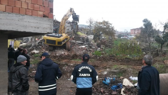Hürriyet Mahallesi’nde yıkım