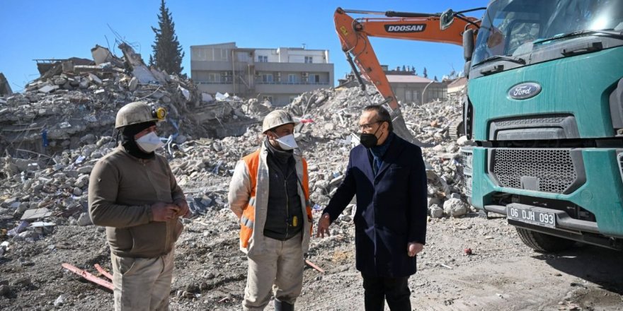 Vali Yavuz’dan deprem alanında inceleme