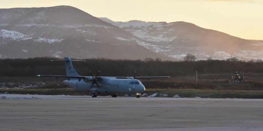 Depremzedeler askeri uçaklarla Kocaeli’ye getiriliyor