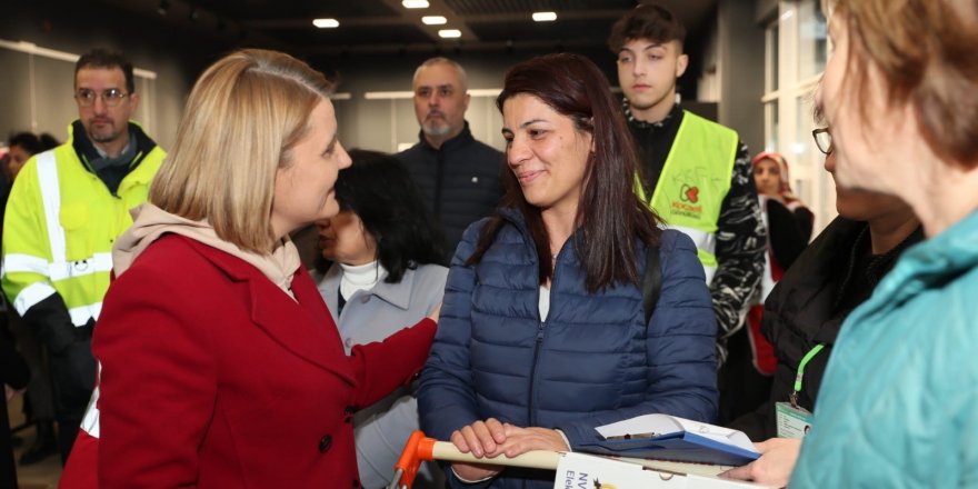 Hürriyet, depremzedeleri ziyaret etti