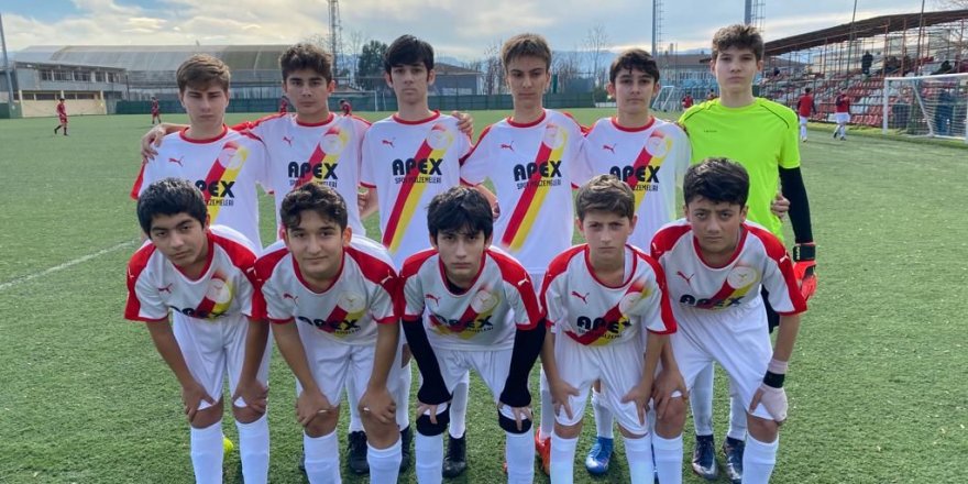 İzmit 41 FK ve Bağçeşme zirvede baş başa kaldı