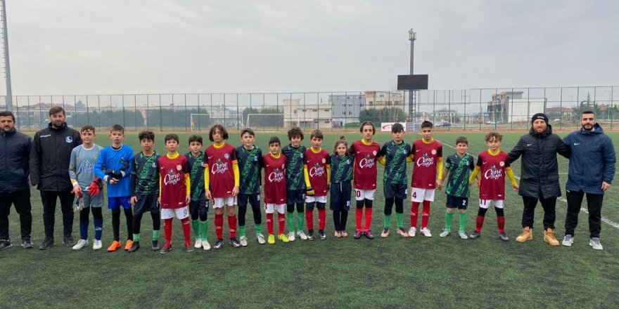 Komşu ile önce minikler dostluk maçı yaptı