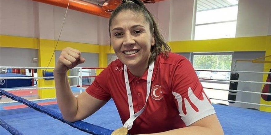 Şennur Demir Ay-Yıldızlı formasını satışa çıkardı