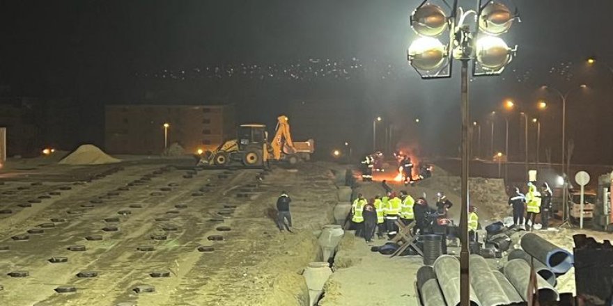 Başkan ve ekipler kandili çalışarak geçirdi