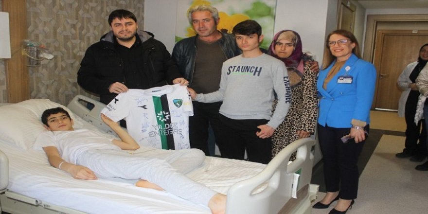 Depremzede Enes Kocaeli’de tedavi görüyor