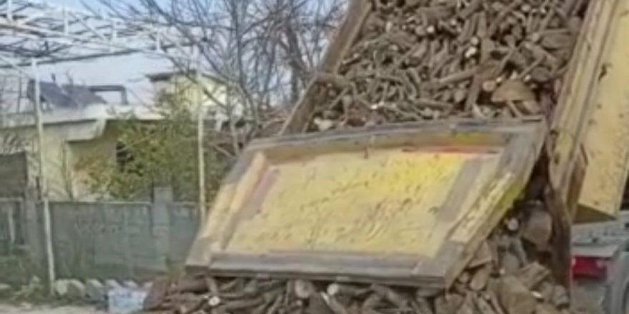 Deprem bölgesine odun ve un yardımı yaptılar