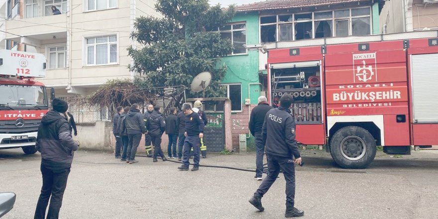 Yangına camları kırarak müdahale ettiler