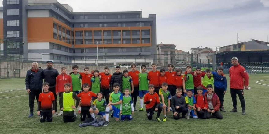Okanspor ile Erensporlu miniklerin dostluğu