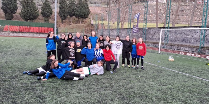 Karamürsel’de sahne kızların