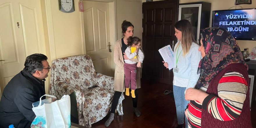 Depremzedeleri yalnız bırakmıyorlar