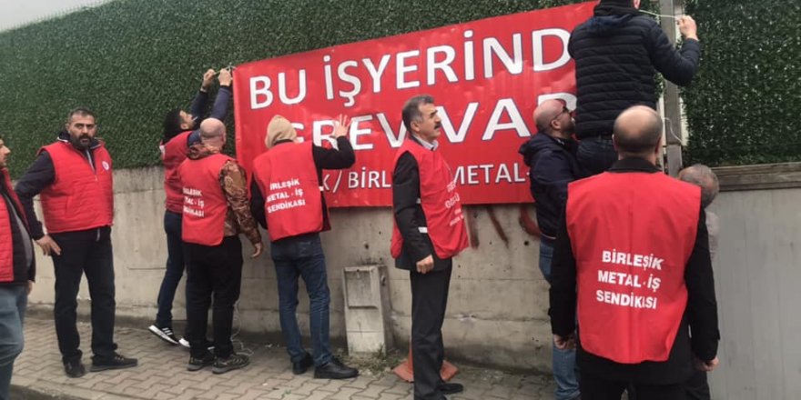 MKS’de grev pankartı asıldı