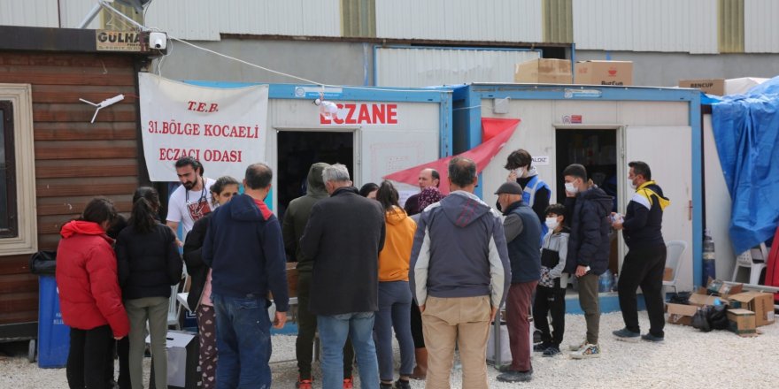 Defne’deki çadır kentte sahra eczanesi