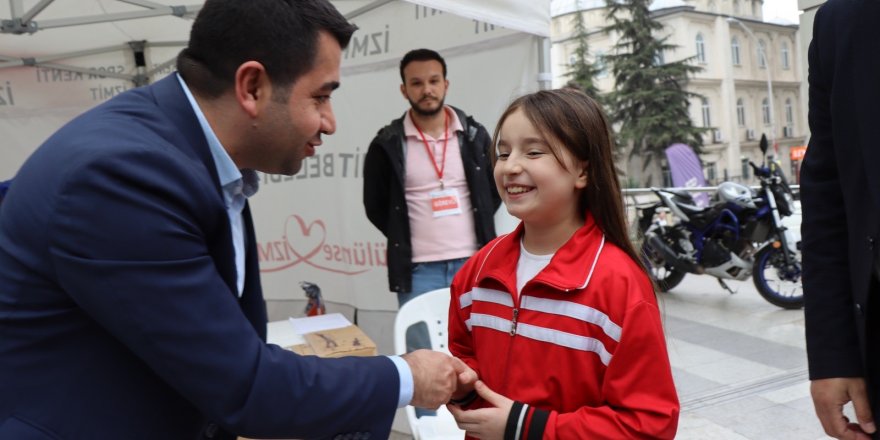 10 yaşındaki Haticenur, parasını depremzedelere bağışladı