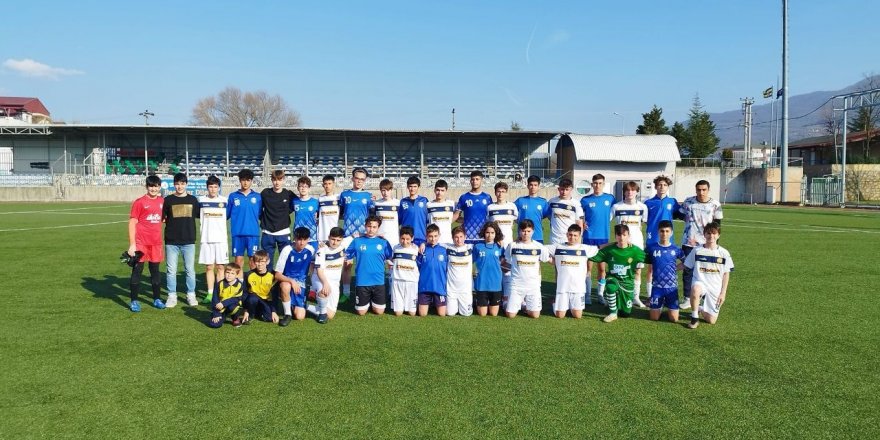 Arslanbey GB ile İzmit GB U-15 takımlarının dostluğu