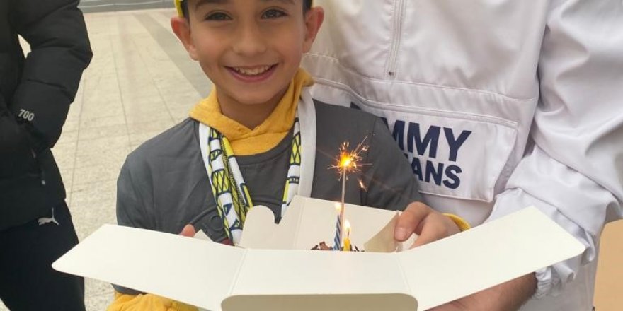 Depremzede minik Emin'e doğum günü sürprizi