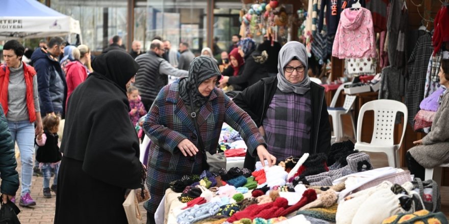 Kadınlardan depremzedelere el emeği destek