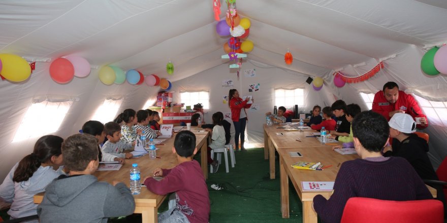 Çadır kent sosyal yaşam alanına dönüştü