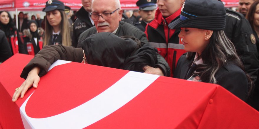 Şehit eşi tabuta sarılıp gözyaşları döktü