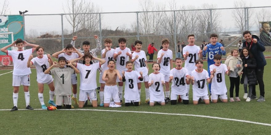 Kullarspor’un minikleri güldü