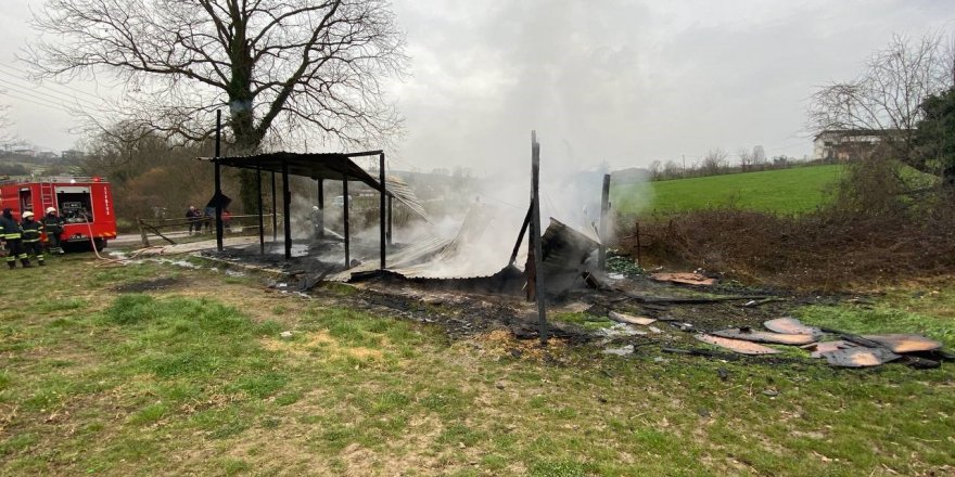 Boş barakada yangın çıktı