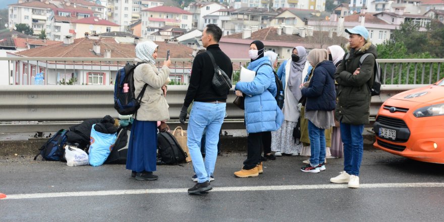 TEM'de 23 araç kazaya karıştı: 11 yaralı