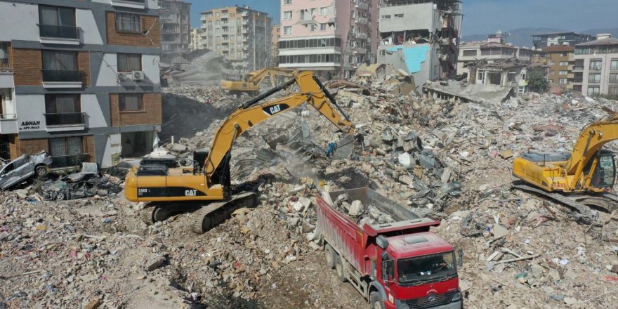 Büyükşehir, Hatay’da 51 binanın yıkımını yaptı