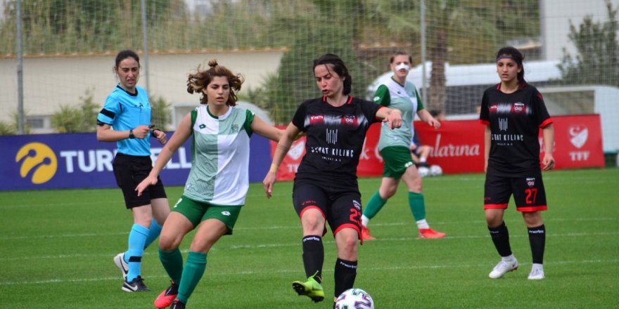 Kadın FK farklı yenildi: 5-0