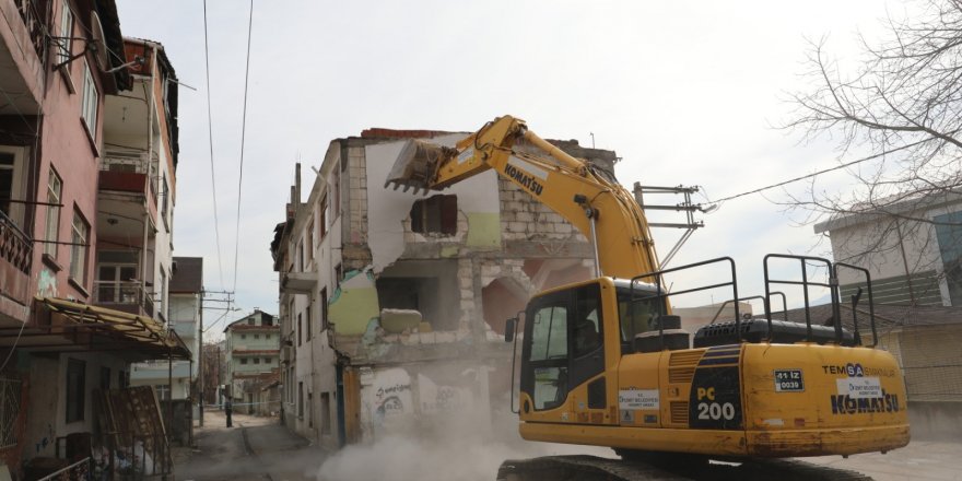 7. binanın yıkımı da tamamlandı