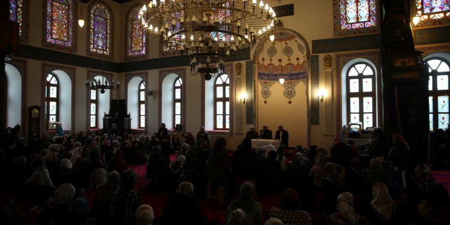 Depremde hayatını kaybedenler için mevlit