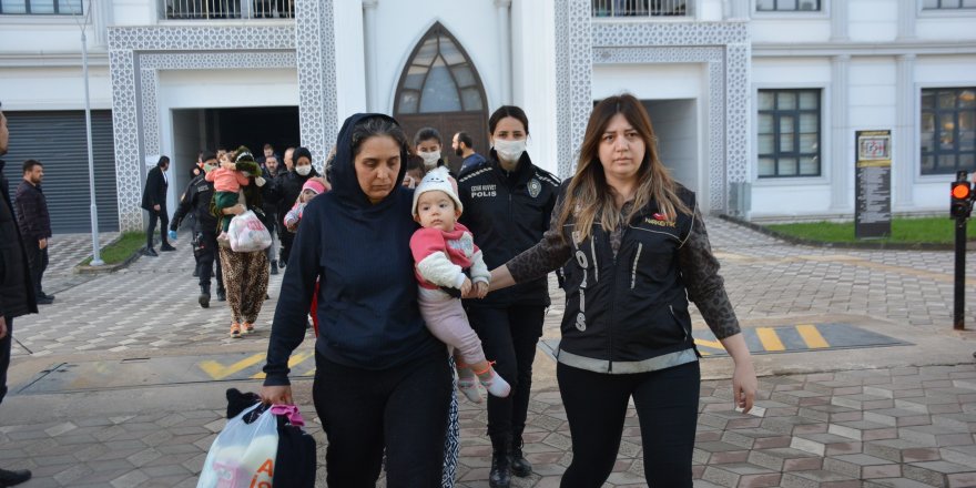 'Altın Kızlar' baltayı taşa vurdu