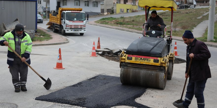 Çayırova’da asfalt yama çalışması