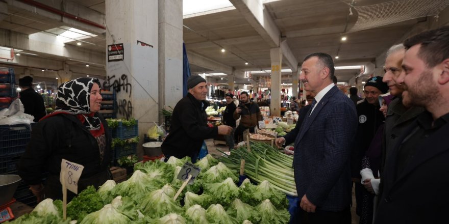 Büyükakın, Perşembe Pazarı’nı ziyaret etti