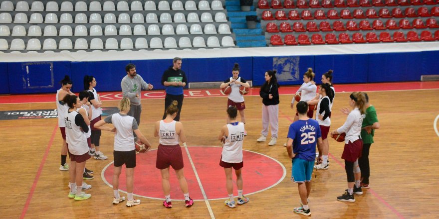 İzmit Belediyespor gözünü Süper Lig’e dikti