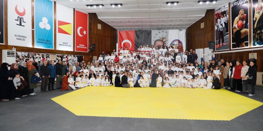 100 sporcuya yeni kuşak