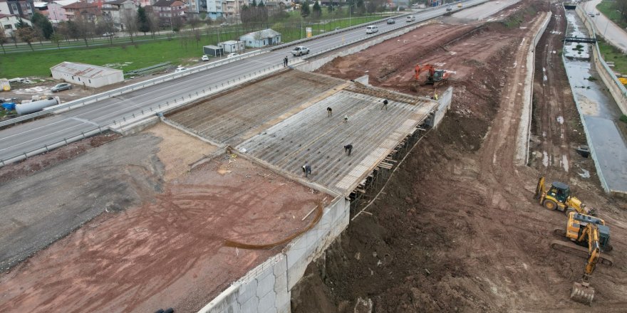 Stadyum yolunda köprü kirişleri tamam