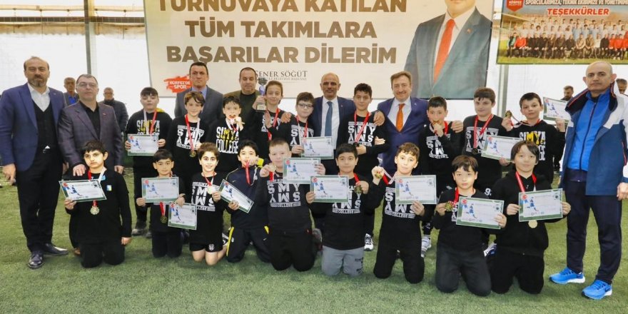 Kupada gülen Petkim Ortaokulu oldu