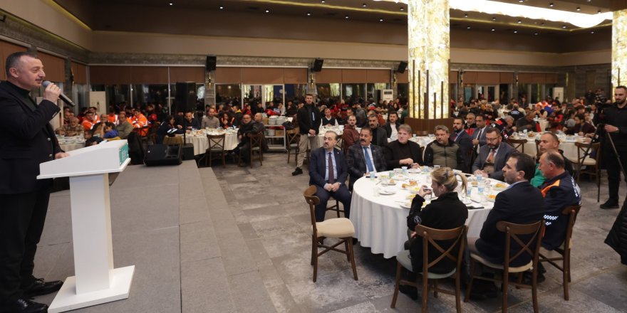 Büyükakın, arama-kurtarma ekipleriyle iftarda buluştu