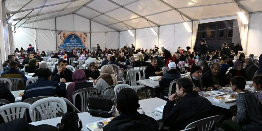 Ramazan’da da depremzedeler yalnız bırakılmıyor