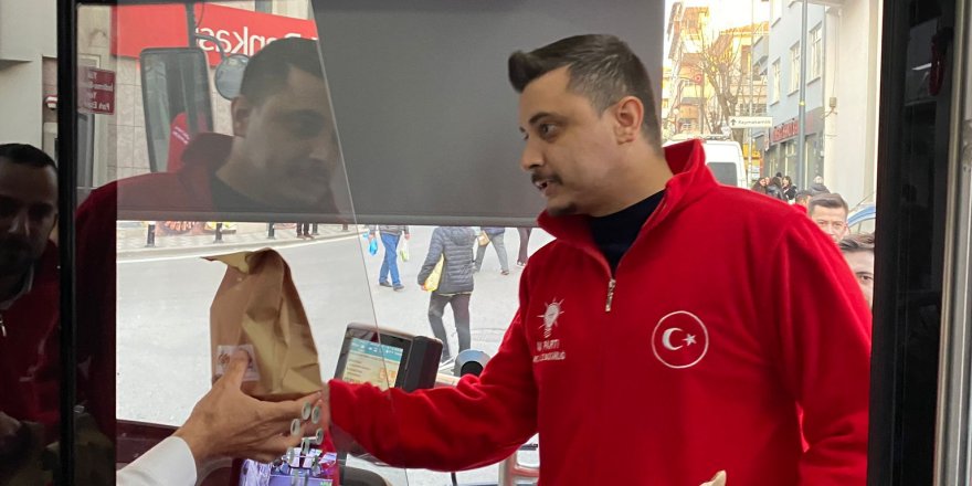 İftara yetişemeyenlere AK Gençlik yetişiyor